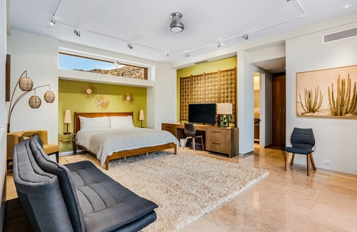 The Mesa House | 326 m² House ∙ 3 bedrooms ∙ 6 guests