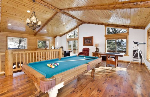 Fawnskin Cabin | 328 m² Cabin ∙ 4 bedrooms ∙ 10 guests