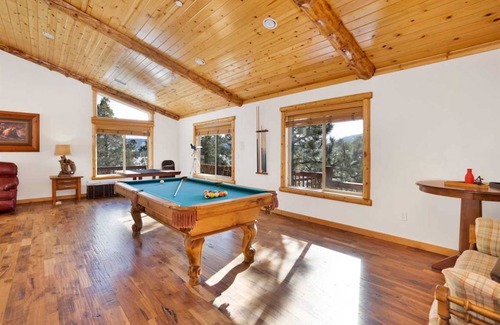 Fawnskin Cabin | 328 m² Cabin ∙ 4 bedrooms ∙ 10 guests