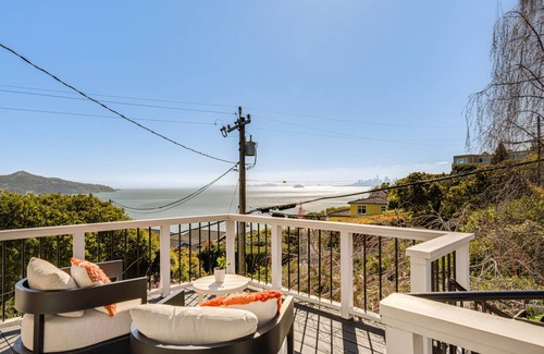 Sausalito House | 334 m² House ∙ 3 bedrooms ∙ 8 guests