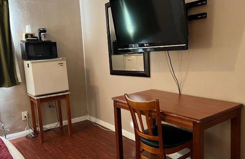 North Hills East Hotel | 35 m² Motel ∙ 6 guests