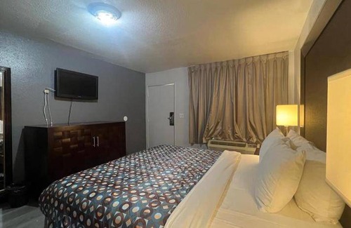 Sylmar House | 350 m² Motel ∙ 4 guests