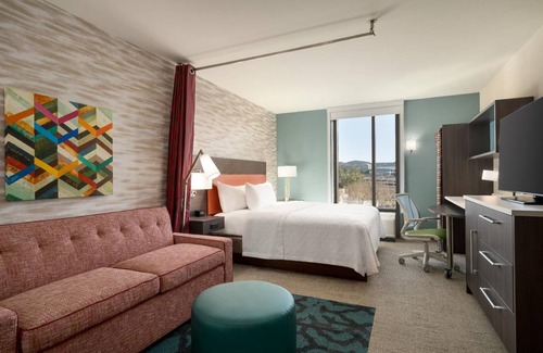 Warner Center Hotel | 358 m² Hotel ∙ 127 guests