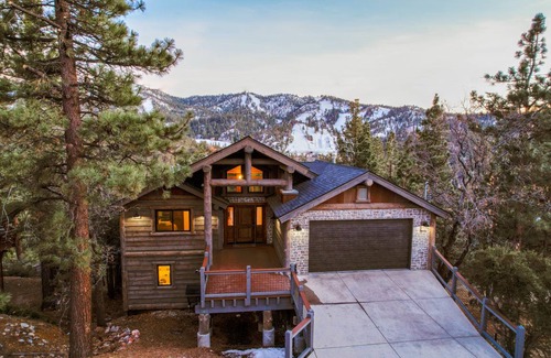 Upper Moonridge House | 360 m² House ∙ 5 bedrooms ∙ 16 guests