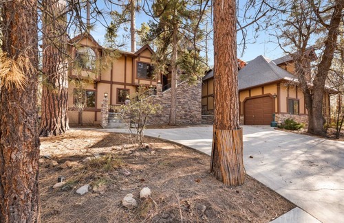 Evergreen Estates Cabin | 361 m² Cabin ∙ 5 bedrooms ∙ 16 guests