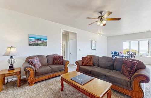 Fort Bragg House | 362 m² House ∙ 4 bedrooms ∙ 8 guests