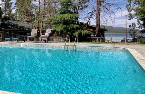 Big Bear Lake Cabin | 367 m² Cabin ∙ 10 bedrooms ∙ 40 guests