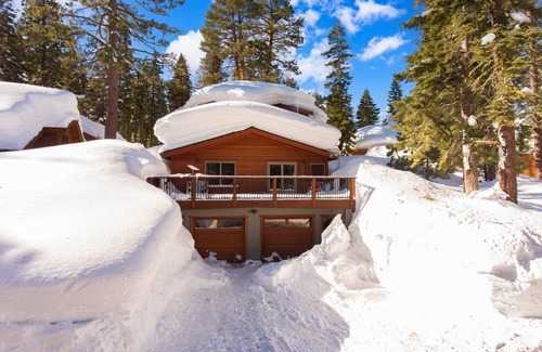Alpine Meadows House | 367 m² House ∙ 6 bedrooms ∙ 12 guests