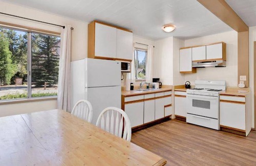Big Bear Lake House | 367 m² House ∙ 10 bedrooms ∙ 40 guests