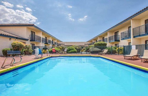 Tehachapi Hotel | 37 m² Hotel ∙ 127 guests