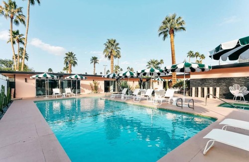 Warm Sands Hotel | 37 m² Hotel ∙ 2 bedrooms ∙ 4 guests