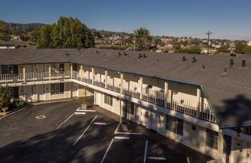Munras Avenue Hotel | 37 m² Motel ∙ 4 guests