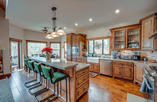 Pine Mountain Club House | 371 m² House ∙ 5 bedrooms ∙ 16 guests