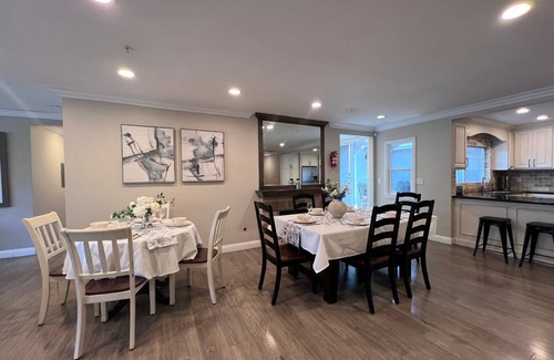 Northeast Anaheim House | 372 m² House ∙ 8 bedrooms ∙ 19 guests