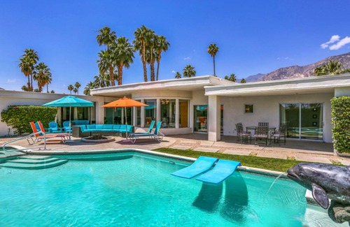 Twin Palms House | 372 m² House ∙ 4 bedrooms ∙ 8 guests