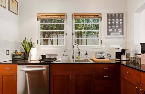 Beverly Grove House | 3BDR Cozy West Hollywood Villa with Jacuzzi