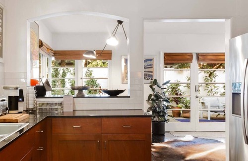 Beverly Grove House | 3BDR Cozy West Hollywood Villa with Jacuzzi