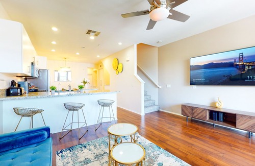 Anaheim Resort House | 3BDR TOWNHOUSE WIFI GARAGE