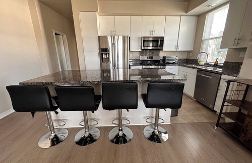 Southwest Anaheim House | 3Bed 3Bath 2 Mi to Disneyland, Free Tesla Charging!