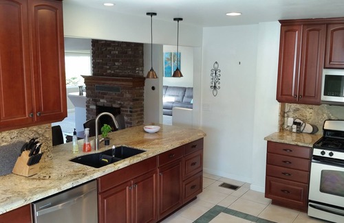 North Pacific Beach House | 4 Bed/3 Bath, Private Hot tub, patio Parking + 5 bikes Included! Families only.
