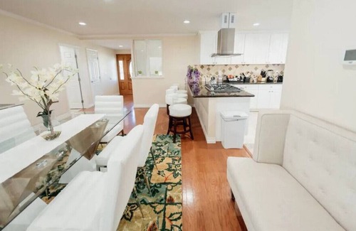 Fullerton House | 4-BEDROOM HOME WITH POOL TABLE ONLY MINUTES AWAY FROM DISNEYLAND (p10)