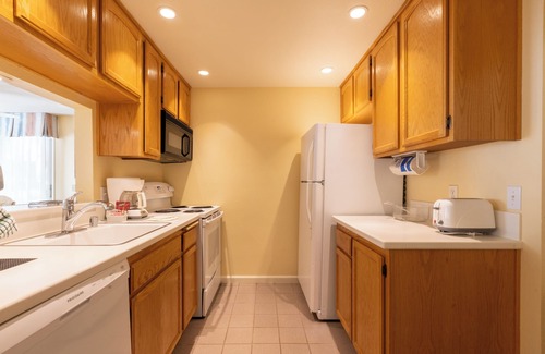 San Diego Country Estates Hotel | 4 Family Units | Pool & Free Onsite Parking | Near Ramona Winery