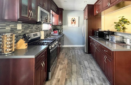 Inglewood House | 4-Unit Complex W/ Swimming Pool (MKW-ING)