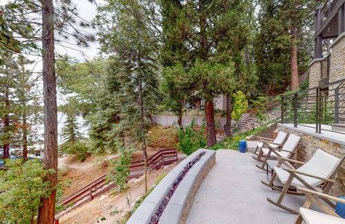 Cedar Glen House | 409 m² House ∙ 6 bedrooms ∙ 8 guests