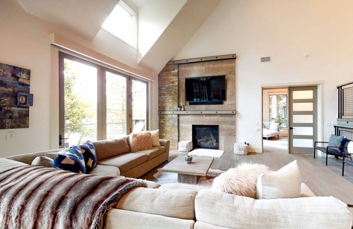 Cedar Glen House | 409 m² House ∙ 6 bedrooms ∙ 8 guests