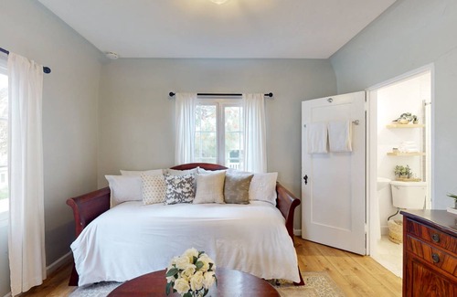 East Beach Hotel | 41 m² Hotel ∙ 1 bedroom ∙ 4 guests
