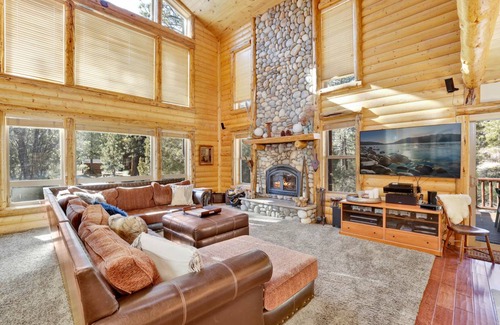 Eagle Mountain Estates Cabin | 417 m² Cabin ∙ 5 bedrooms ∙ 16 guests