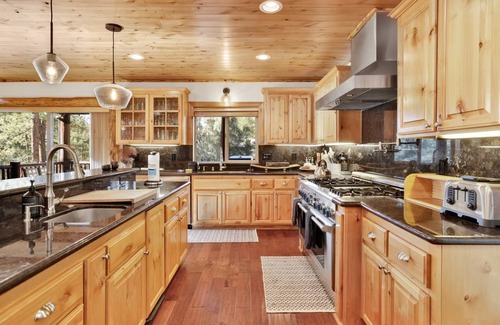 Eagle Mountain Estates Cabin | 417 m² Cabin ∙ 5 bedrooms ∙ 16 guests