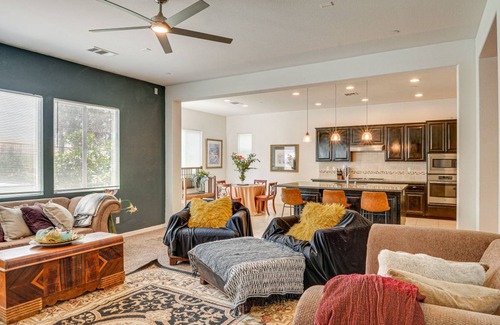 Bakersfield House | 427 m² House ∙ 5 bedrooms ∙ 10 guests