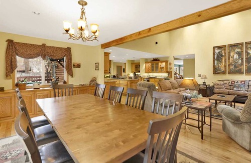Fawnskin Cabin | 433 m² Cabin ∙ 3 bedrooms ∙ 8 guests