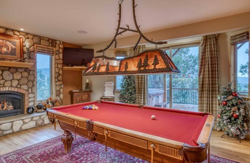 Castle Glen Estates Cabin | 466 m² Cabin ∙ 5 bedrooms ∙ 16 guests