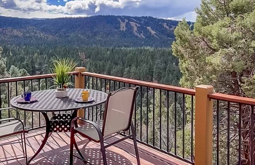Castle Glen Estates Cabin | 466 m² Cabin ∙ 5 bedrooms ∙ 16 guests