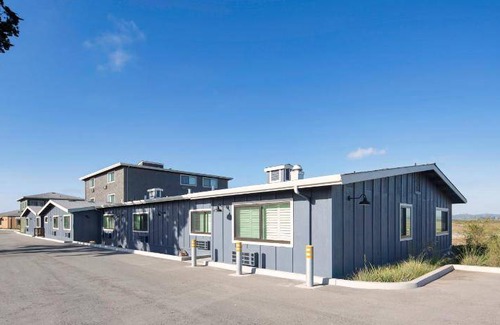Moss Landing Hotel | 48 m² Hotel ∙ 10 guests