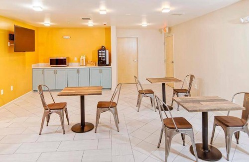 Moss Landing Hotel | 48 m² Hotel ∙ 10 guests