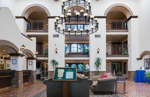 Northwest Anaheim Hotel | 49 m² Hotel ∙ 127 guests