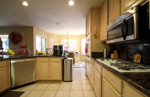 Palm Desert House | 5 bedroom Pool Home Private Gated Community Tennis Pickle Ball