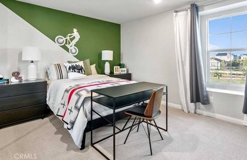 Ontario Apartment | 5 Bedroom Single family L-591294 by Houzlet