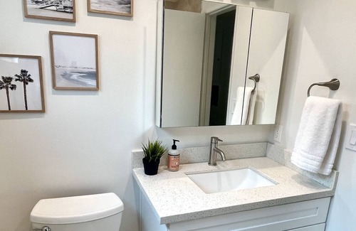 Lawndale House | 5 Beds Comfortable, Spacious, Modern Entire Home - Central AC, 2 Covered Parking