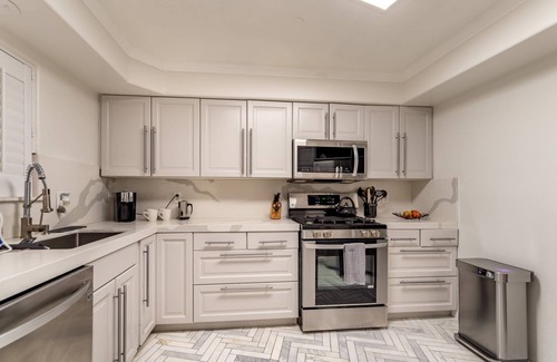 Los Angeles House | 5 min to Universal or Hollywood Sign Pets Ok