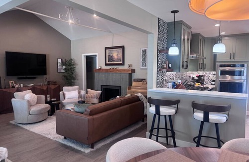 Studio City House | 5 Star Retreat - Cozy & contemporary getaway in Studio City - Guests Love!