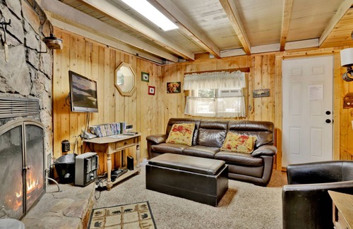 Summit Estates Cabin | 52 m² Cabin ∙ 2 bedrooms ∙ 4 guests