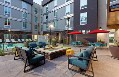 Temecula Hotel | 52 m² Hotel ∙ 127 guests