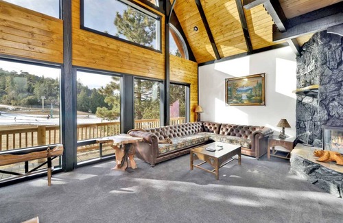 Upper Moonridge Cabin | 548 m² Cabin ∙ 6 bedrooms ∙ 16 guests