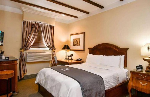 Downtown Hotel | 55 m² Hotel ∙ 10 guests