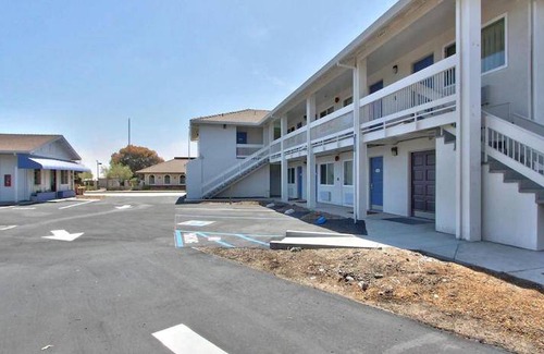 Castroville Hotel | 56 m² Motel ∙ 4 guests