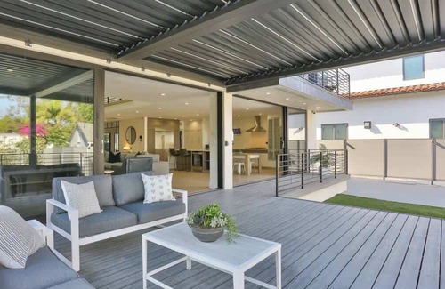 Mid-Wilshire House | 5Bed West Hollywood Home w/Pool & Guest House